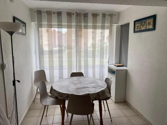 Vue Sur Le Port, Proche